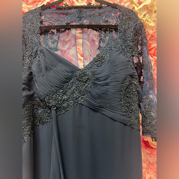 Cameron Blake Size 26w Navy Long Dress With V Neck And Sleeves - Picture 2 of 4